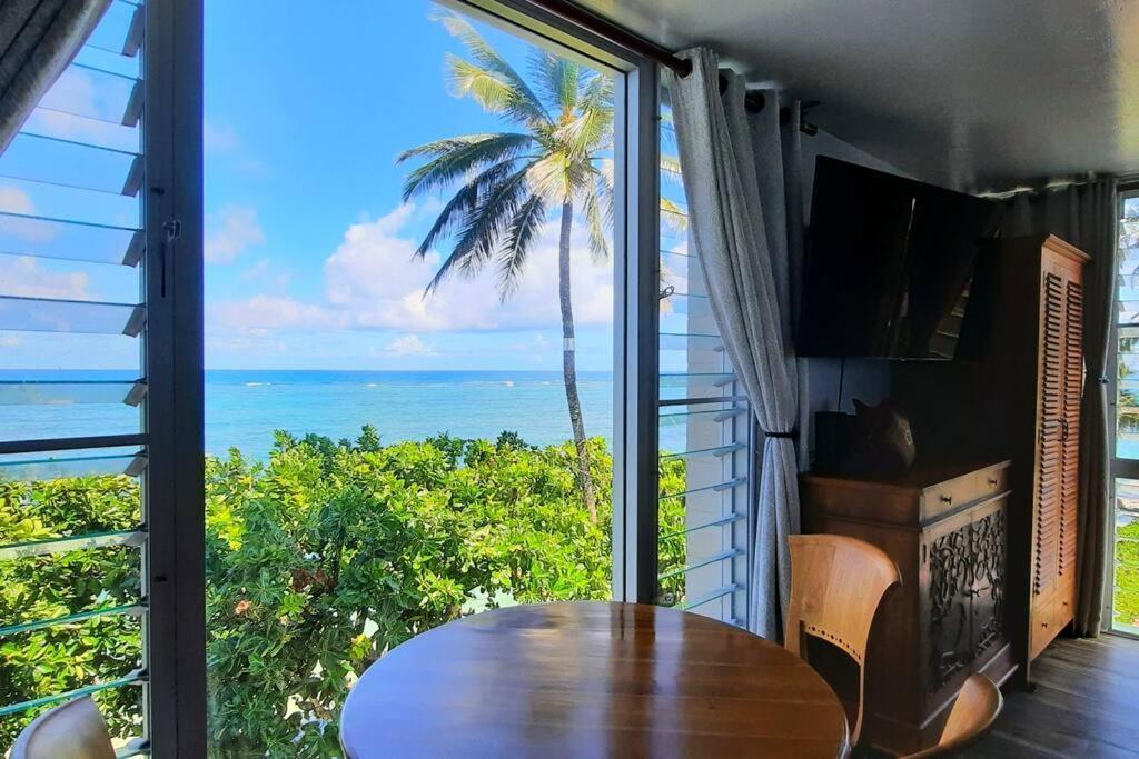 Breezy Beachfront Bali-Style Haven 180 Degree Oceanview Hau'ula 외부 사진